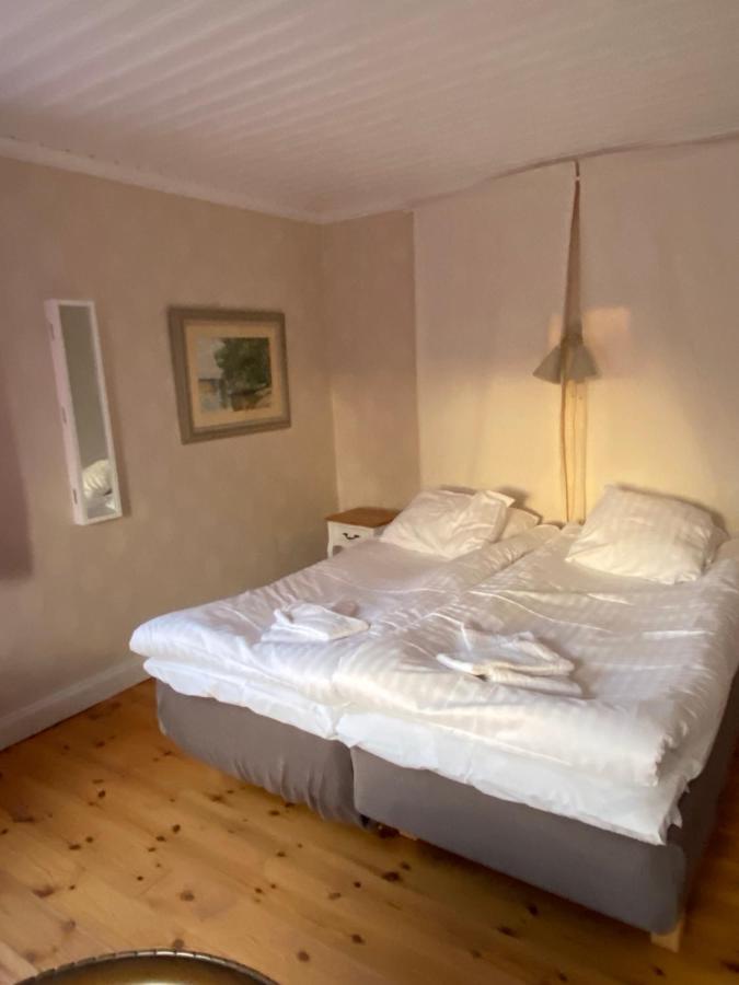 Spjutsbygds Gards Bed And Breakfast Rodeby Exterior foto